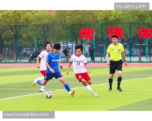 残疾职业足球球星逆境奋战展现顽强意志与体育精神力量